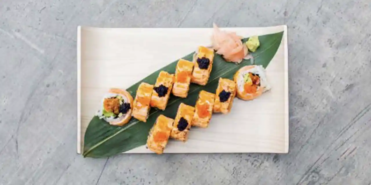 Hello Oriental : Seared Salmon Uramaki Roll