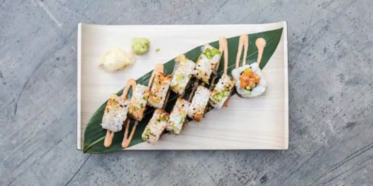 Hello Oriental : Spicy Salmon Uramaki Roll