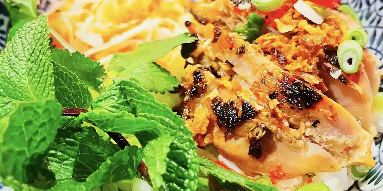 Hello Oriental : Grill Com Or Bun With Lemongrass Chicken
